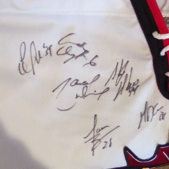 Canadian National Railways Signed Official Hockey Jersey.Size L. - Picture 8 of 11